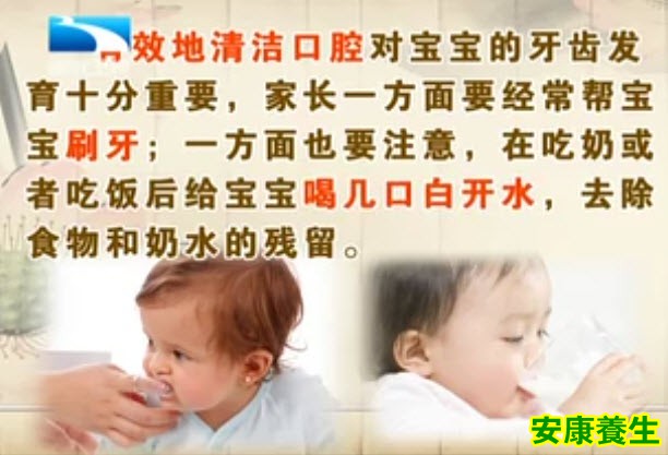 宝宝刷牙时家长可带头做示范动作